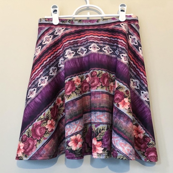 Pretty Skirt in Excellent Condition - Picture 3 of 3